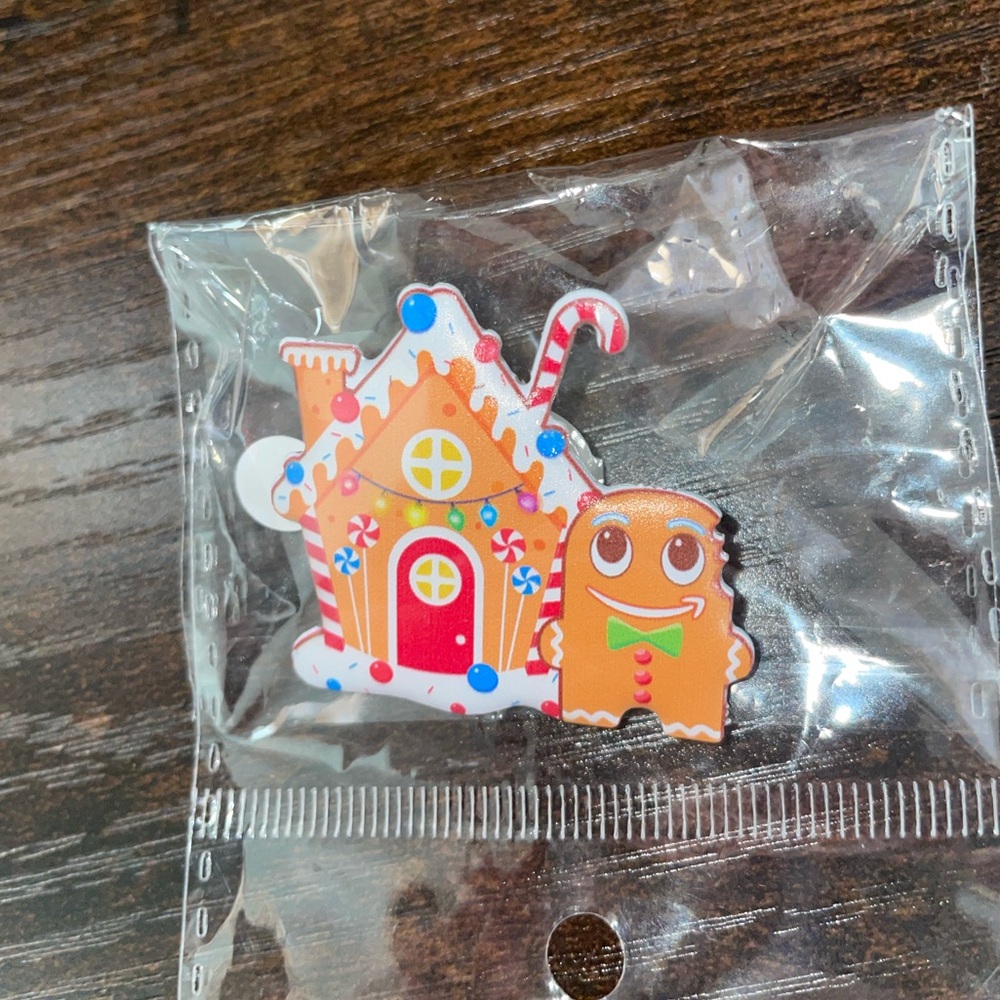 Gingerbread Peccy Pin
